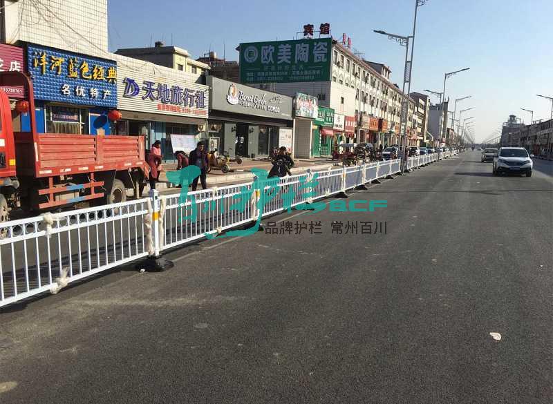 河南修武縣三桿護欄