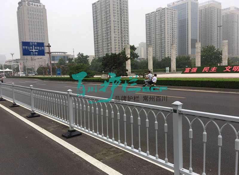 濟(jì)寧市中心隔離護(hù)欄