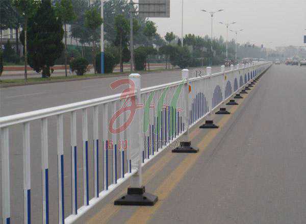 道路護(hù)欄的特點(diǎn)及維護(hù)方法